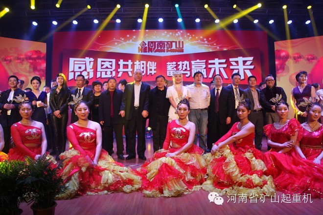 各位領(lǐng)導(dǎo)、嘉賓及公司領(lǐng)導(dǎo)與演員合影留念.jpg